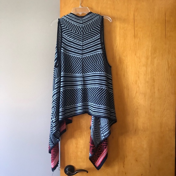 Sleeveless sweater cardigan, asymmetrical - Picture 3 of 4